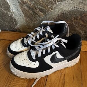 Nike Women's Black and White Sneakers